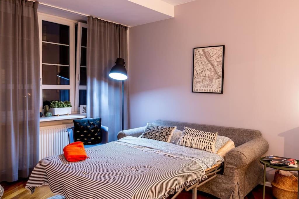 Elegant And Cozy In The Amazing Part Of Downtown Warszawa