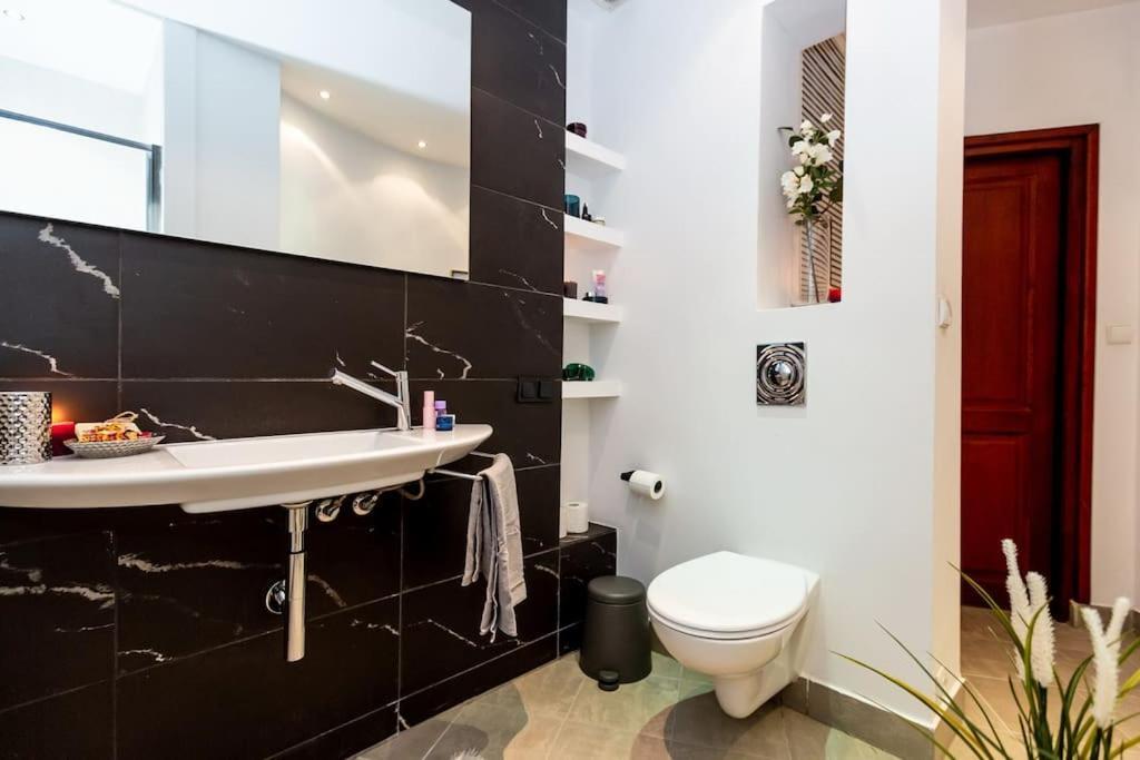 Elegant And Cozy In The Amazing Part Of Downtown * Warszawa