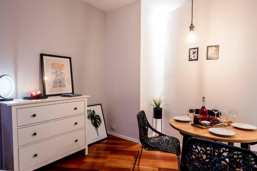 Elegant And Cozy In The Amazing Part Of Downtown Apartament Warszawa