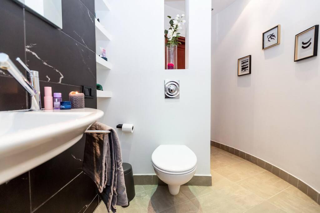 Elegant And Cozy In The Amazing Part Of Downtown * Warszawa
