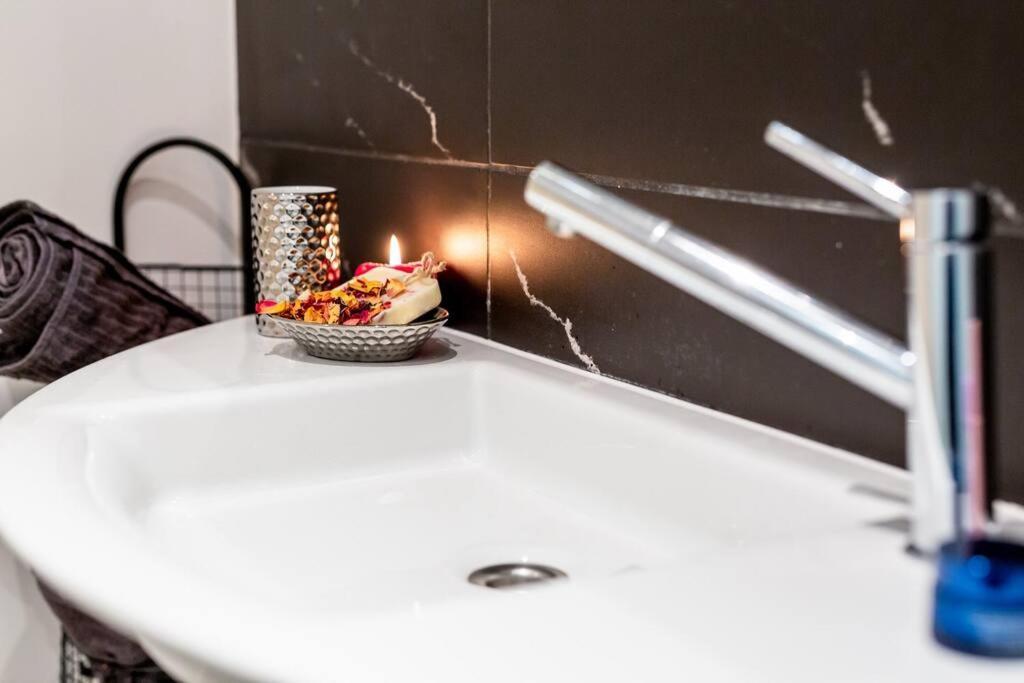 Elegant And Cozy In The Amazing Part Of Downtown Apartament Warszawa